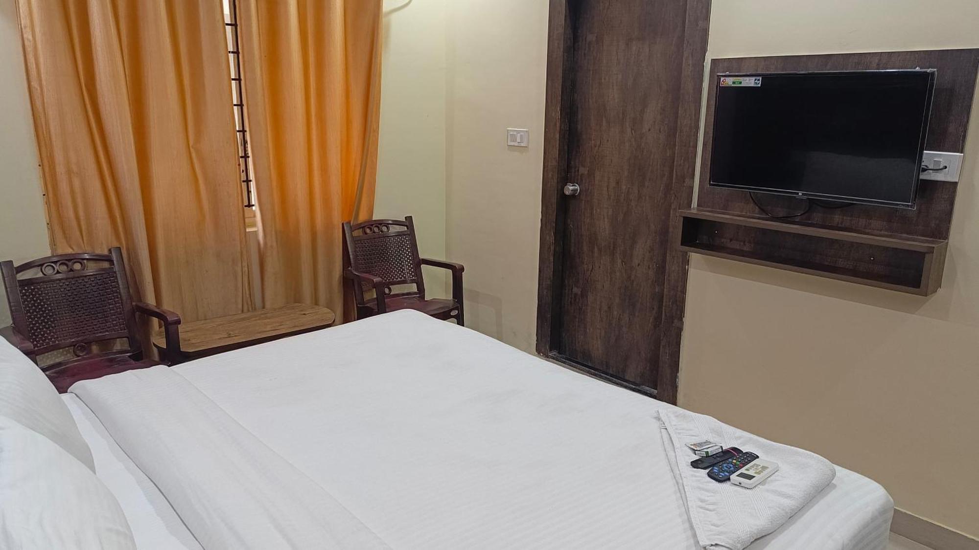Pph Royal Gs Comforts Opp Mall Of Asia Bangalore Exterior foto